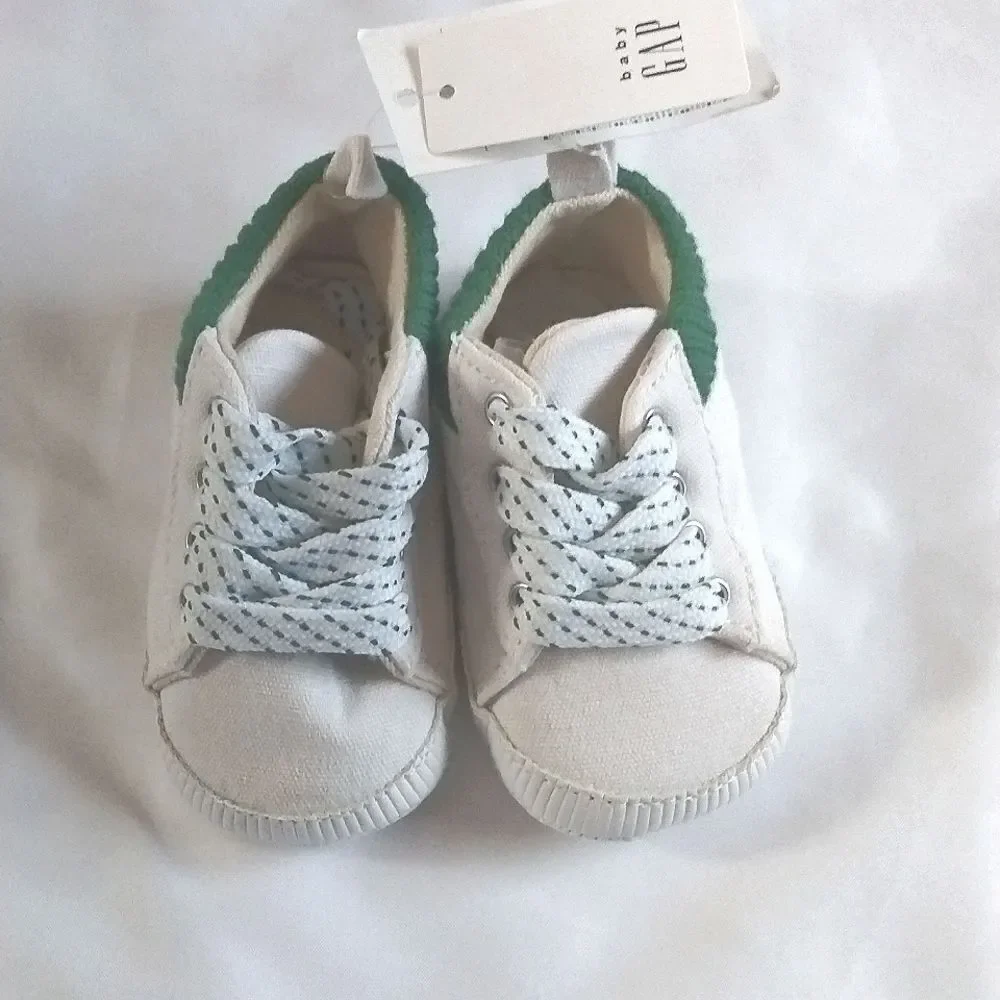 NWT BabyGap Canvas Crib Shoes